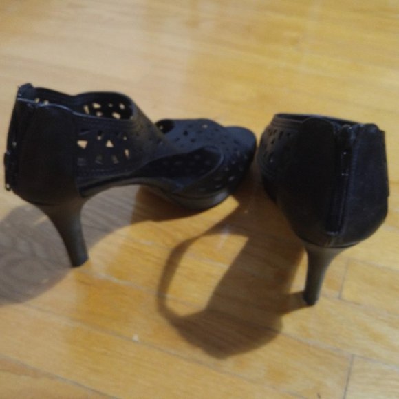 ⚡️SALE⚡️Black Leather Cutout Perforated Platform Heels - Picture 6 of 6